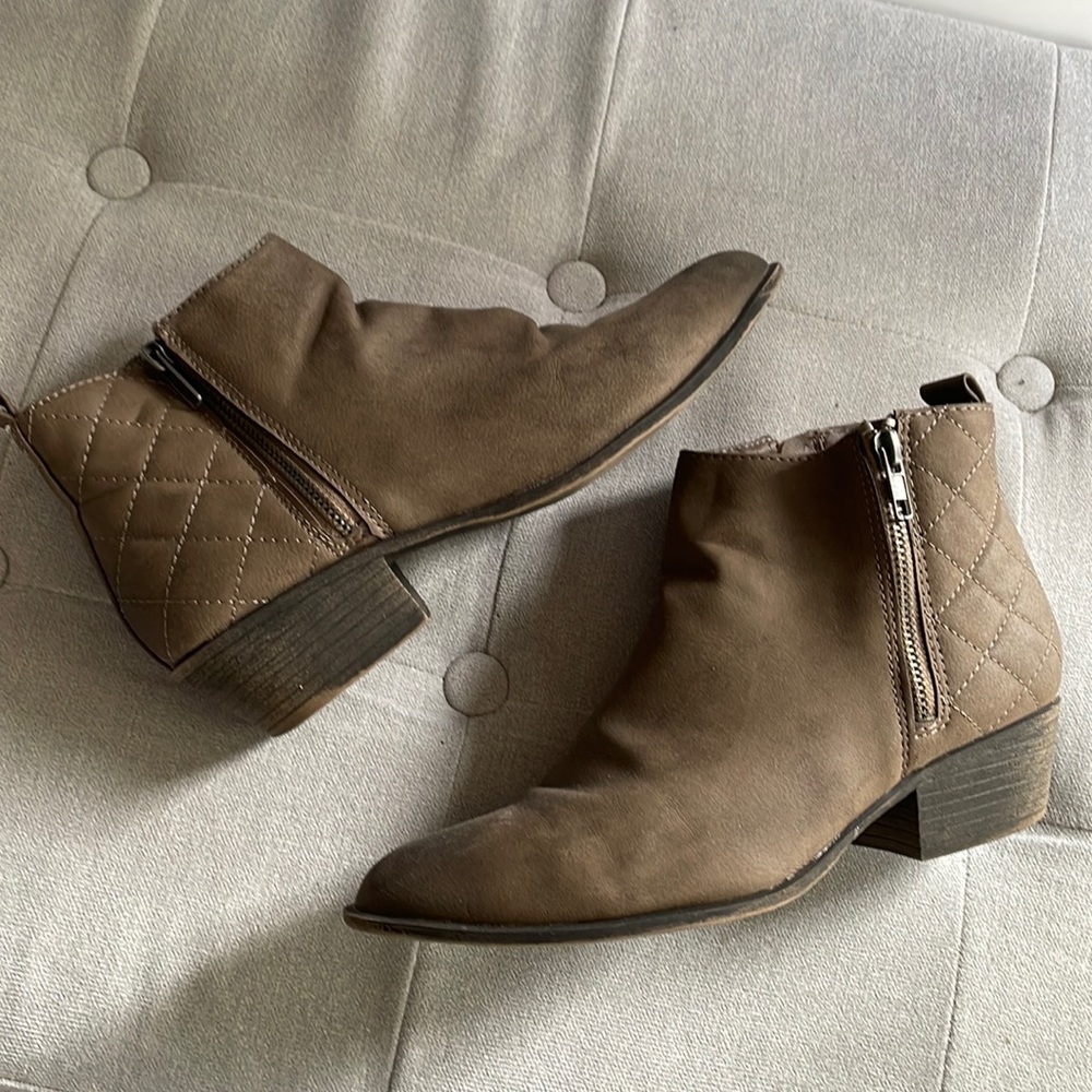 Madden girl brown quoted ankle booties with double zippers